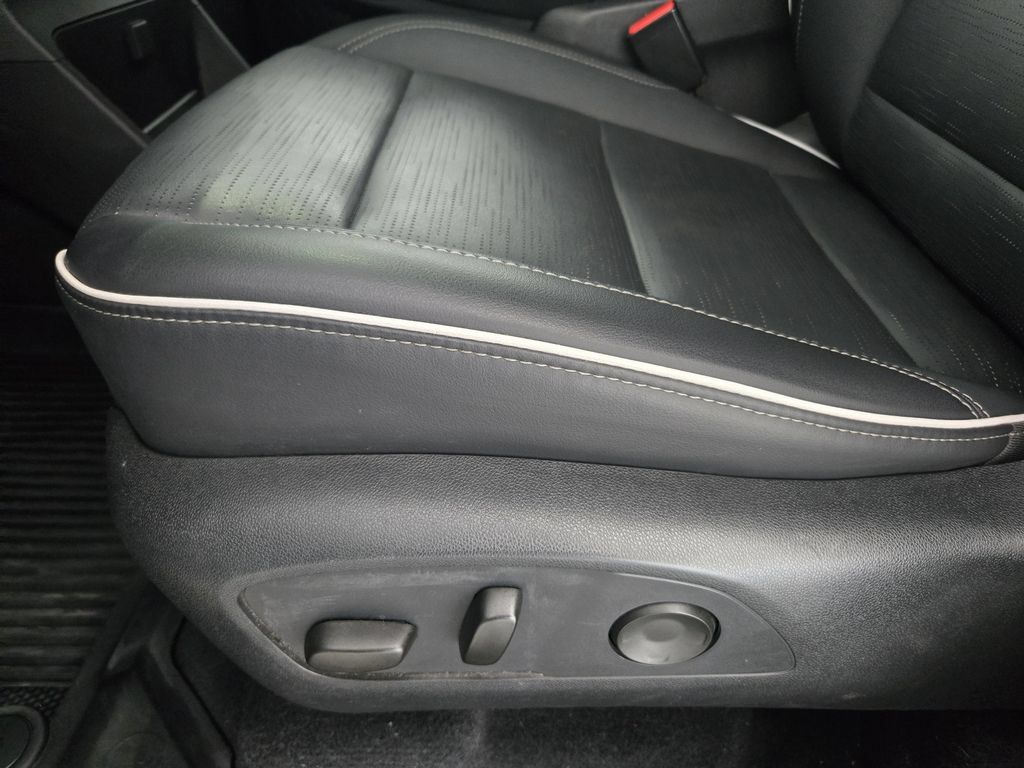 Used 2025 Buick Enclave Sport Touring w/ Power Package FWD image 26