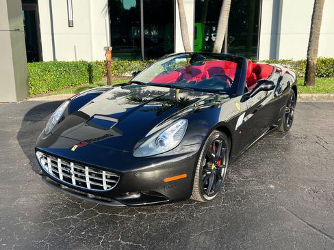 Used 2013 Ferrari California RWD image 22