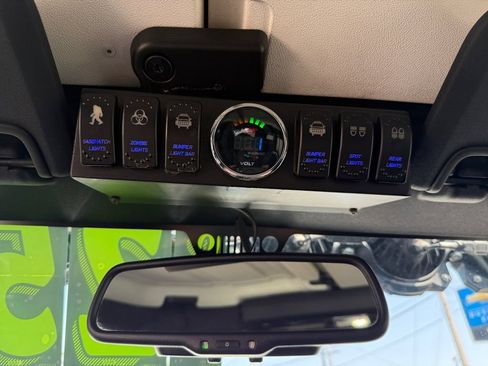 Used 2017 Jeep Wrangler Unlimited Sahara AWD/4WD image 28