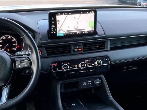 Used 2023 Honda Pilot Touring image 6