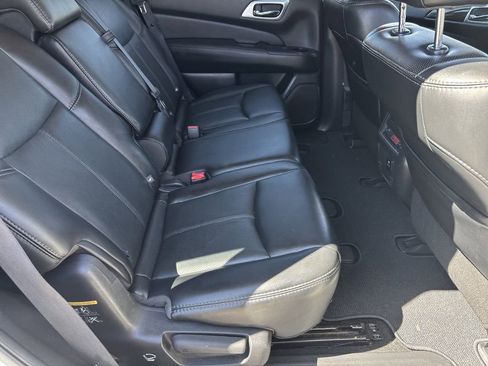 Used 2016 Nissan Pathfinder Platinum image 13