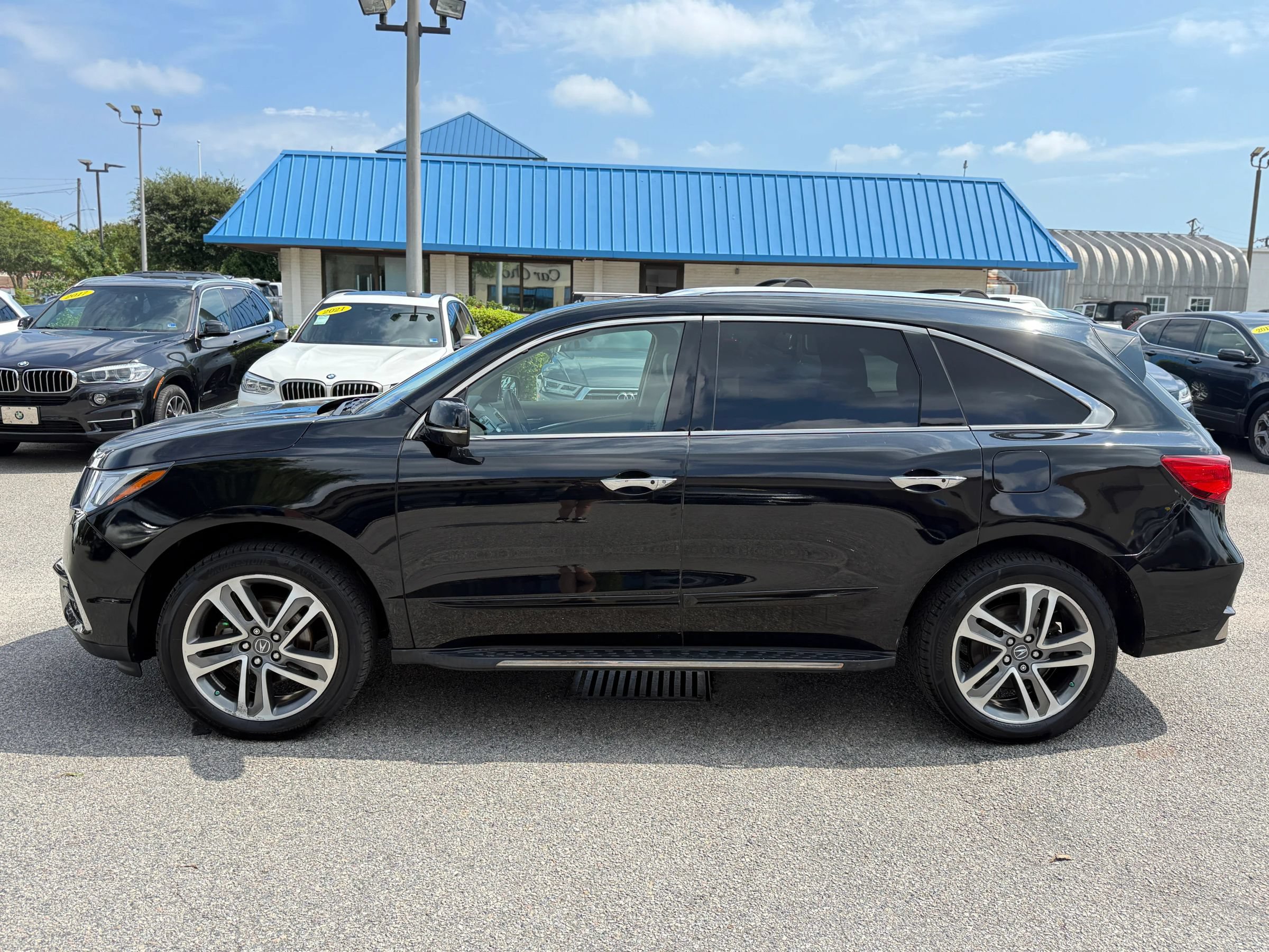 Used 2017 Acura MDX w/ Advance Package AWD/4WD image 3