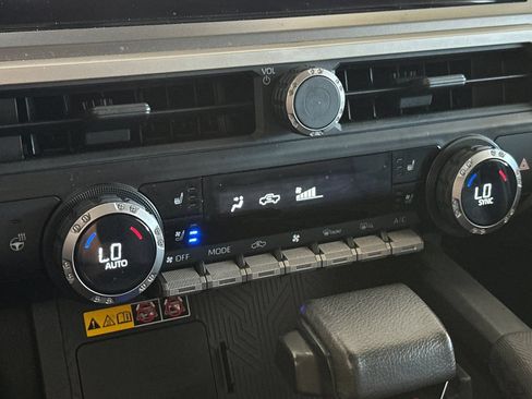 Used 2024 Toyota Tacoma TRD Off-Road w/ TRD Off Road Premium Package AWD/4WD image 18