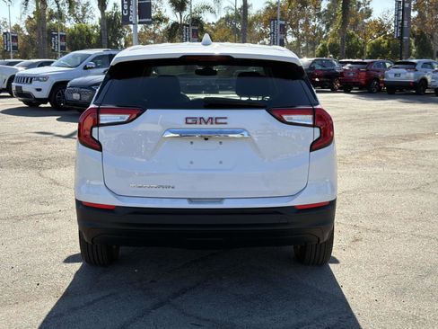 Used 2024 GMC Terrain SLE image 4