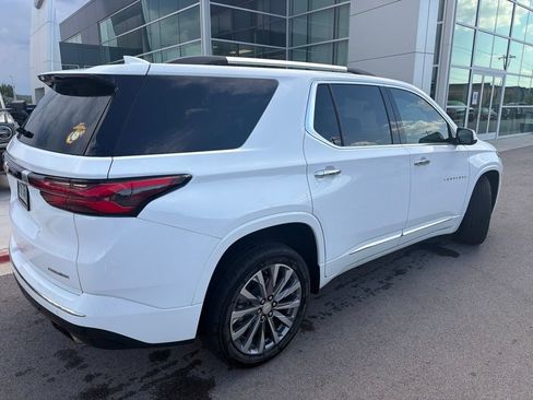 Used 2023 Chevrolet Traverse Premier FWD image 4