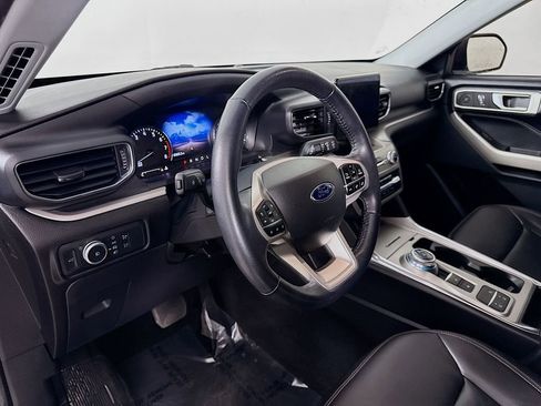 Used 2022 Ford Explorer XLT w/ Equipment Group 202A RWD image 9