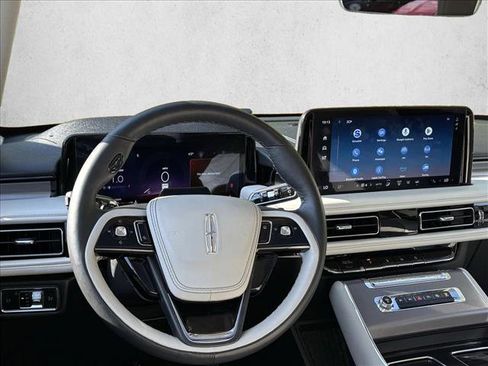 Used 2025 Lincoln Aviator AWD image 13
