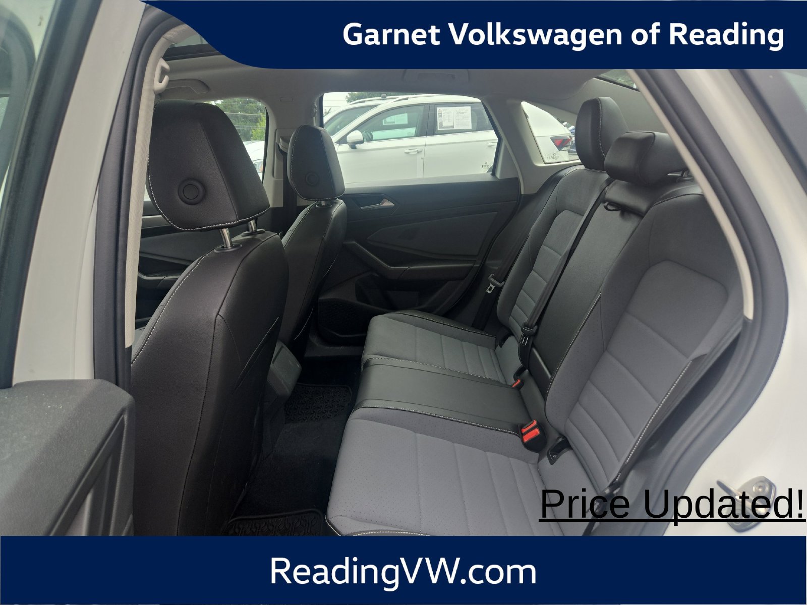 Used 2025 Volkswagen Jetta SE w/ Sunroof Package FWD image 14