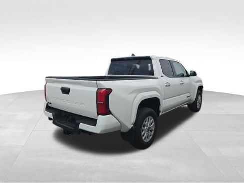 Used 2025 Toyota Tacoma SR5 AWD/4WD image 8