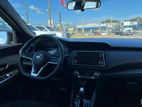 Used 2018 Nissan Kicks SR FWD image 13