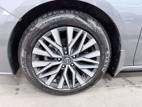 Used 2025 Nissan Altima 2.5 SV w/ SV Premium Package FWD image 10