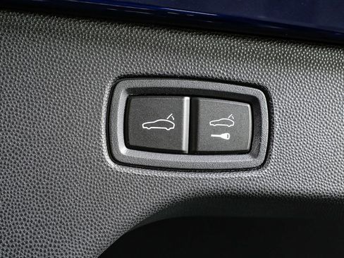 New 2026 Porsche Macan Electric image 34