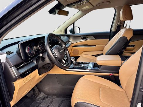 Used 2022 Kia Carnival LX image 22