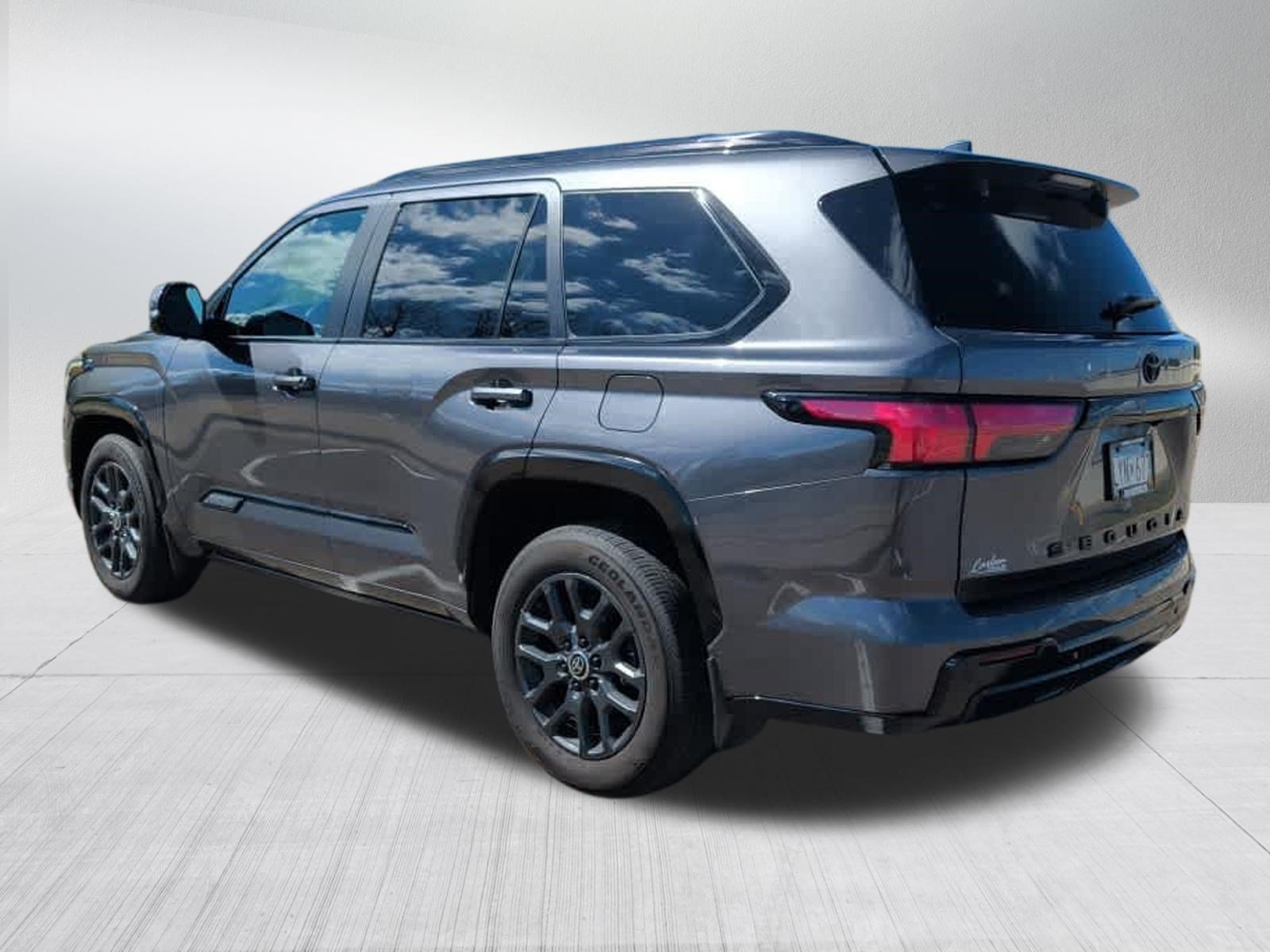 Used 2024 Toyota Sequoia Platinum AWD/4WD image 5