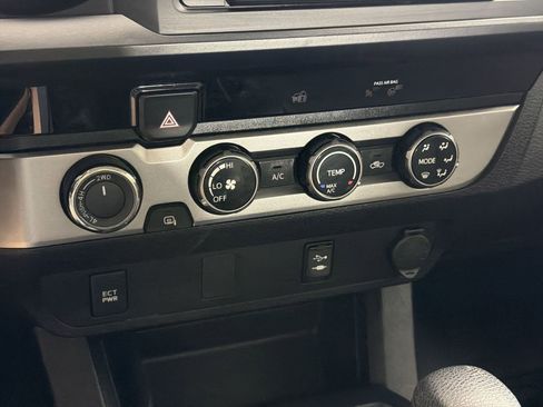 Used 2018 Toyota Tacoma SR w/ SR Convenience Package image 18