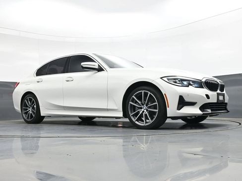 Used 2019 BMW 330i Sedan w/ Driving Assistance Package image 32