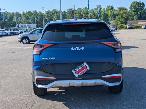 Used 2024 Kia Sportage EX FWD image 7