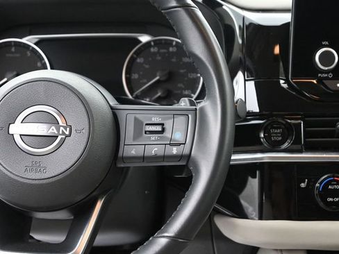 Used 2025 Nissan Pathfinder SV image 29