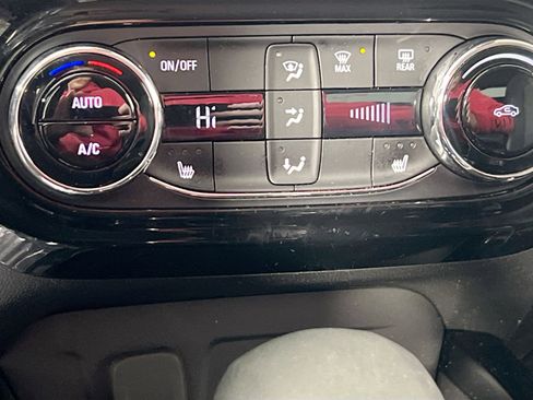 Used 2024 Chevrolet Trax LT w/ LT Convenience Package image 19