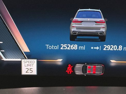 Used 2024 BMW X7 xDrive40i w/ Executive Package image 26