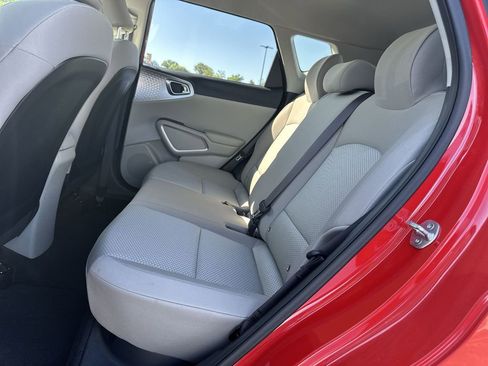 Used 2025 Kia Soul LX FWD image 27