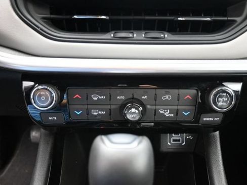 Used 2026 Jeep Compass Limited AWD/4WD image 26