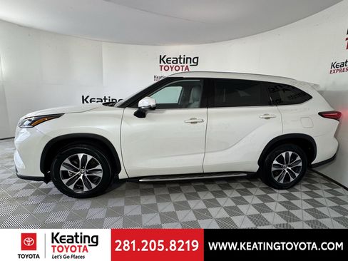 Used 2021 Toyota Highlander XLE image 9