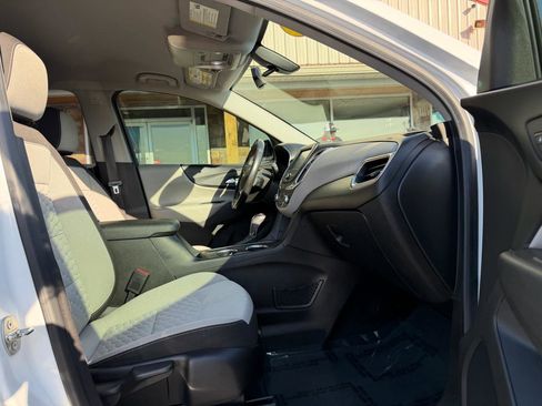 Used 2018 Chevrolet Equinox LT image 23