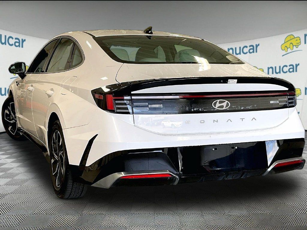 Used 2025 Hyundai Sonata SEL FWD image 4