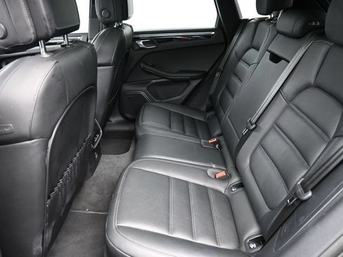 Certified 2026 Porsche Macan AWD/4WD image 7