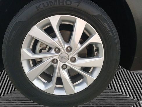 Used 2020 Hyundai Tucson SE w/ Cargo Package image 9