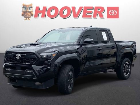 Used 2024 Toyota Tacoma TRD Sport w/ TRD Sport Upgrade Package image 6