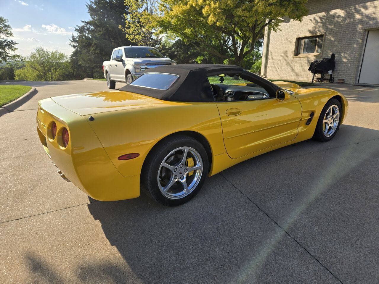 Used 2000 Chevrolet Corvette Convertible w/ Memory Pkg RWD image 21