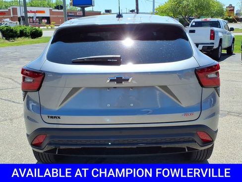 Used 2025 Chevrolet Trax RS FWD image 6