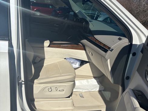 Used 2024 Cadillac Escalade ESV Sport Platinum w/ LPO, ONYX Package image 18