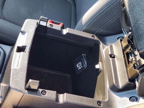 Used 2018 Jeep Wrangler Unlimited Sahara image 23