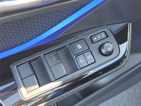 Used 2021 Toyota C-HR XLE image 23