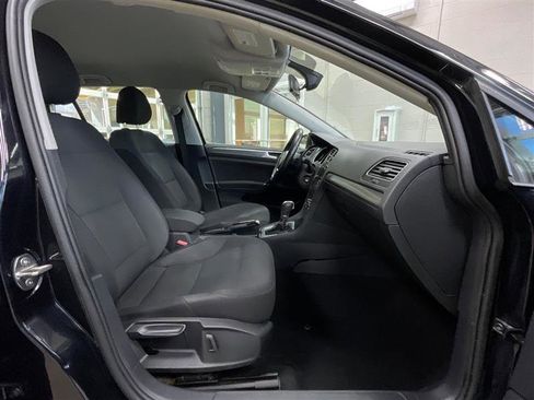 Used 2019 Volkswagen Golf S image 22