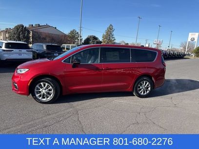 New 2026 Chrysler Pacifica Select