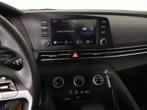 Used 2025 Hyundai Elantra SE FWD image 5