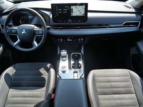Used 2025 Mitsubishi Outlander SE AWD/4WD image 13