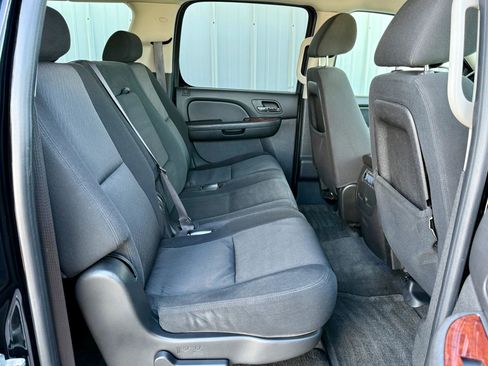 Used 2010 Chevrolet Suburban LS w/ Interior Plus Package image 35