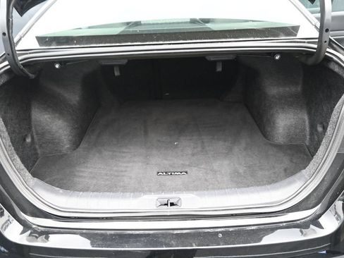 Used 2025 Nissan Altima 2.5 SV FWD image 15