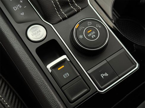 Used 2022 Volkswagen Atlas Cross Sport SEL R-Line image 33