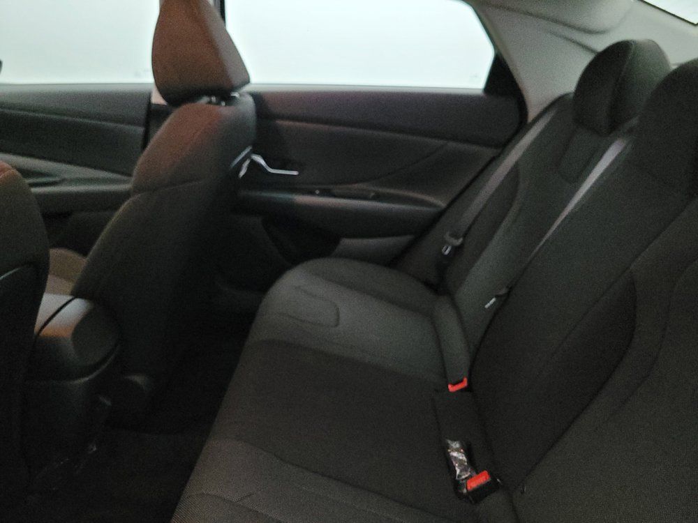 Used 2025 Hyundai Elantra SE FWD image 18
