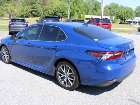 Used 2024 Toyota Camry XLE image 3
