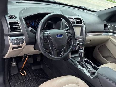 Used 2018 Ford Explorer Limited w/ Equipment Group 301A AWD/4WD image 27