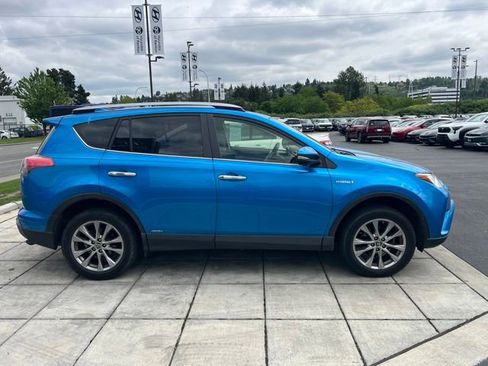 Used 2017 Toyota RAV4 Limited AWD/4WD image 8