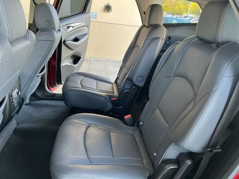 Used 2020 Buick Enclave Essence image 13