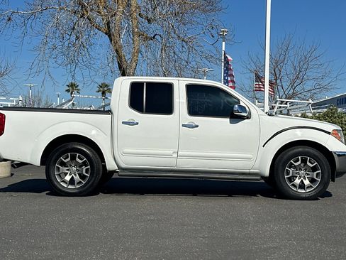 Used 2016 Nissan Frontier SL image 3